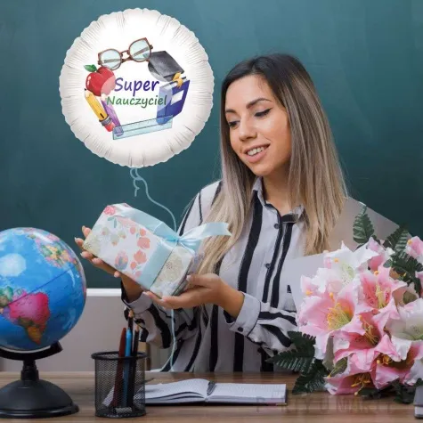 balon foliowy super nauczyciel bialy 18 rnd