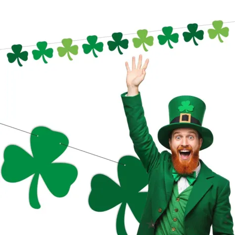 baner sw patryk trojkolorowe koniczynki zielony 2 5 m