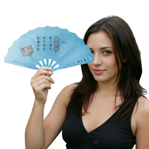 blekitny wachlarz na karnawal z napisem po chinsku plastikowy