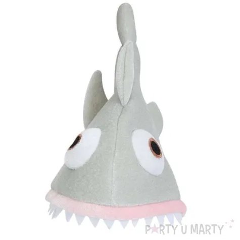 czapka pirania na glowie fries