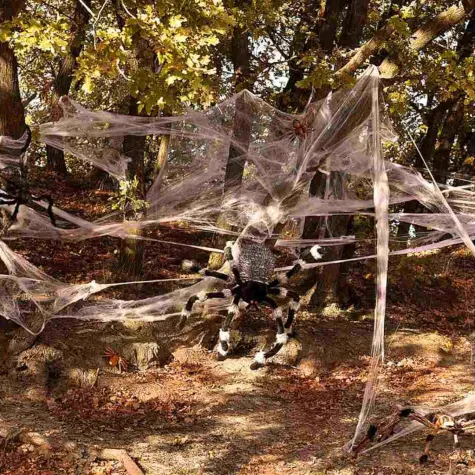 dekoracja na halloween sztuczny pajak xxl z owlosieniem brazowy straszna ozdoba 70 cm