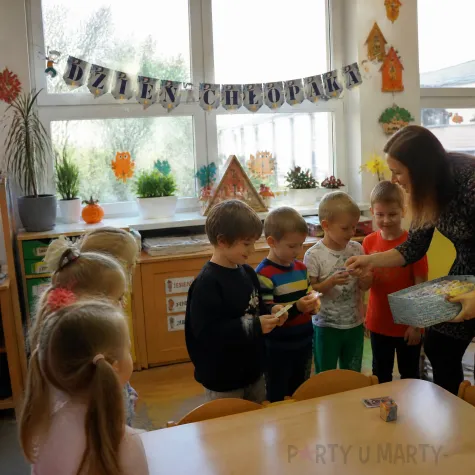 dekoracja na klasowy dzien chlopaka baner do klasy szkoly ozdoba sali lekcyjnej napis super bohater