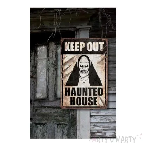 dekoracja na sciane zakonnica zabojca halloween guirca 24 x 36 cm