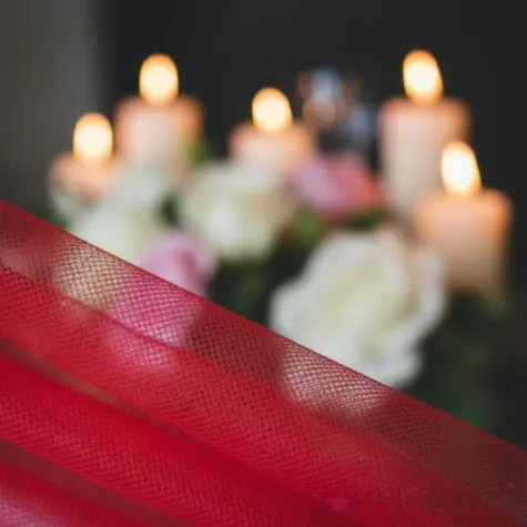 dekoracja stolu na boze narodzenie swieta wesele tiul gladki czerwony 0 15 x 9 m