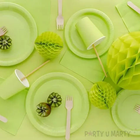 dekoracja stolu na urodziny obrus syntetyczny monokolor zielony jasny 137x183 cm