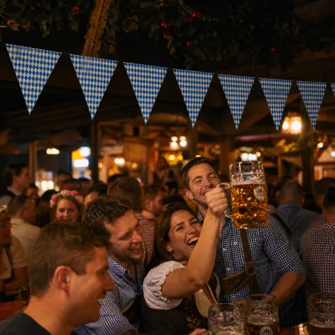dekoracla wiszaca na oktoberfest baner papierowy flaga bawarska girlanda ozdoba krata 3 6 m