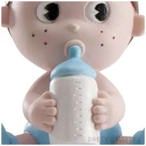 figurka na tort chlopiec z butelka dekora 10 cm