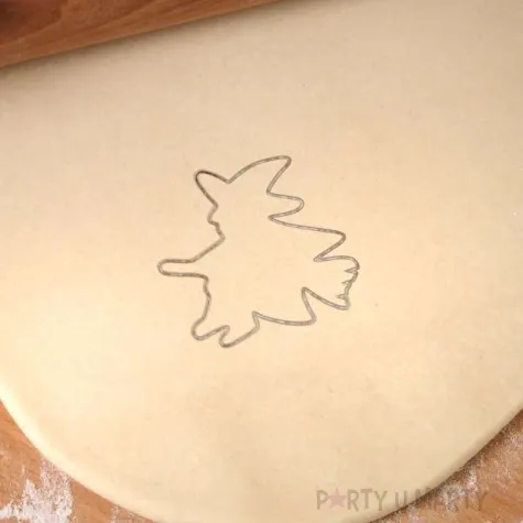 foremka halloween wiedzma na miotle 98x94 mm fioletowa metaliczna