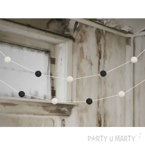 girlanda pomponikowa czarno biala 200 cm