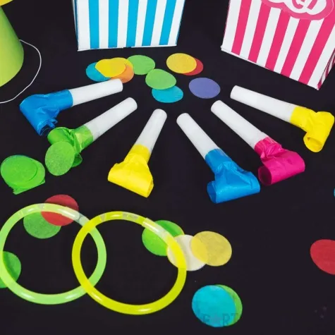 gwizdki zwijane neon party arpex 6 szt 35 cm