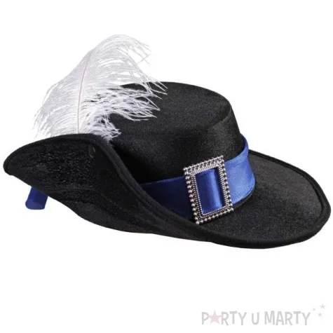 kapelusz muszkietera z bialym piorkiem kraszek