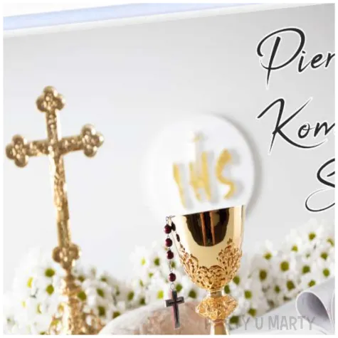 kartka okolicznosciowa kielich z biblia prezent pamiatka na komunie swieta 15x15 cm