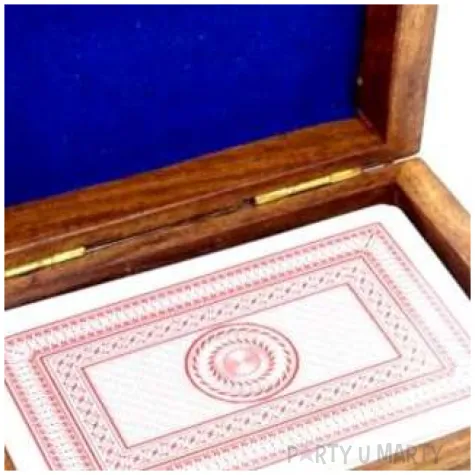 karty do gry drewniane pudelko i talia kart kemis