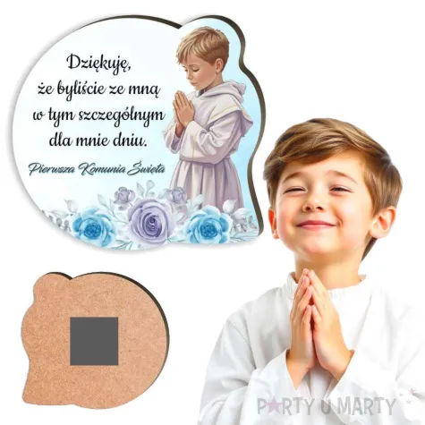 magnes komunia swieta chlopiec w albie upominek dla gosci pamiatka 7 3 x 7 9 cm