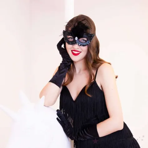 maska karnawalowa wenecka z piorami i klejnotem czarny partypal