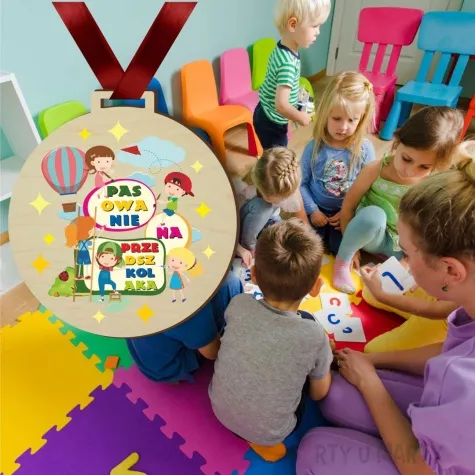 medal drukowany pasowania na przedszkolaka balon drewniany 72 mm