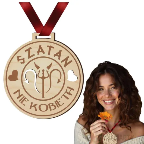 medal dzien kobiet szatan nie kobieta drewniany 72 mm