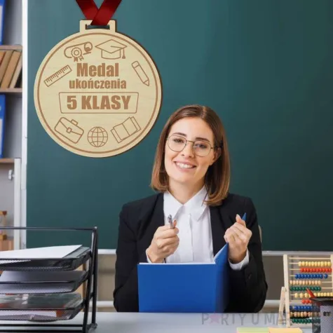 medal ukonczenia 5 klasy drewniany 72 mm