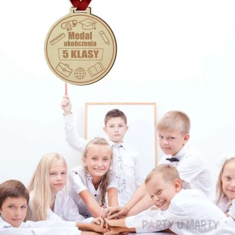 medal ukonczenia 5 klasy drewniany 72 mm