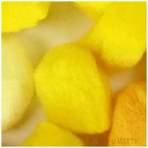 pompony pluszowe akrylowe zolty mix titanum 25 mm 30 szt