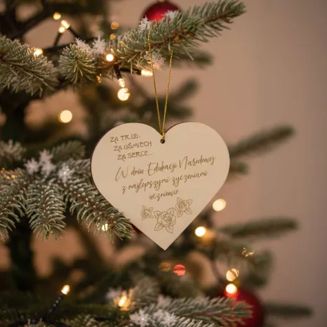 prezent dla nauczyciela na dzien edukacji drewniana zawieszka serce dekoracja 90x80 mm