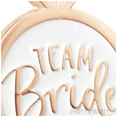 przypinka team bride rozowa zlota partypal 2 5 x 3 5 cm 1 szt