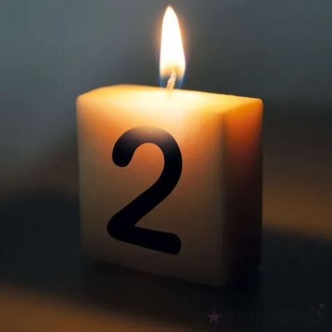 swieca literki i znaki cyfra 2 bialy pd party 40x20 mm