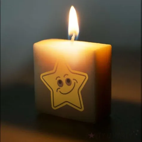 swieca literki i znaki gwiazdka z usmiechem bialy pd party 40x20 mm