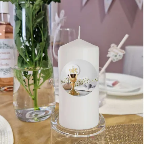 swieca pienkowa ozdoba na stol kielich z biblia dekoracja na komunie swieta 12 cm