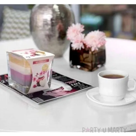 swieca zapachowa w szkle trojbarwna ogrod spa bispol 8x8 cm