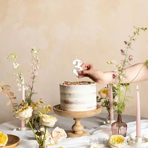 swieczka na tort cyfra 3 platki kwiatow bialy partydeco 8 cm