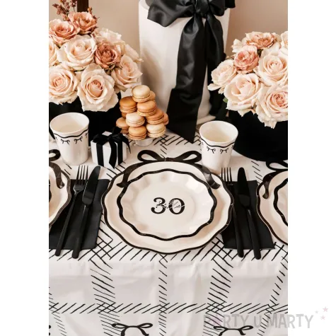 talerzyki papierowe jednorazowe na 30 urodziny hello 30 kremowe 18 cm 6 szt