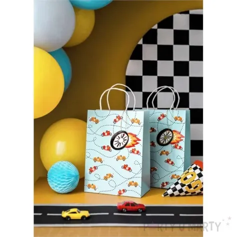 torebka prezentowa autka wyscigowe partydeco 18 x 25 x 10 5 cm