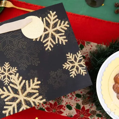 torebka prezentowa sniezynki czarny partypal 44 x 32 5 cm