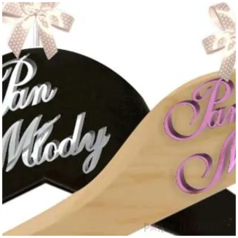 wieszaki slubne pan mlody i panna mloda srebrny rozowy czarny drewno 2 szt