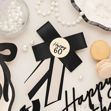 xx kotylion na 60 urodziny kremowo czarny 11x17 cm