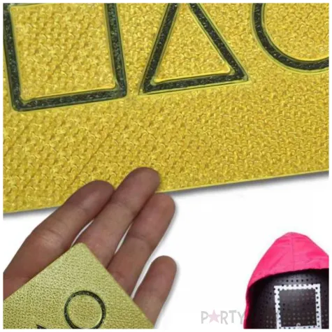 zaproszenie squid game zlota karta 8 5 x 5 5 cm