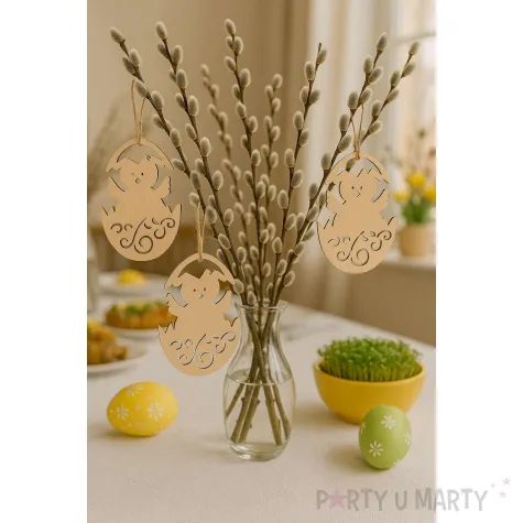 zawieszka drewniana pisklak w skorupce 62 x 85 mm