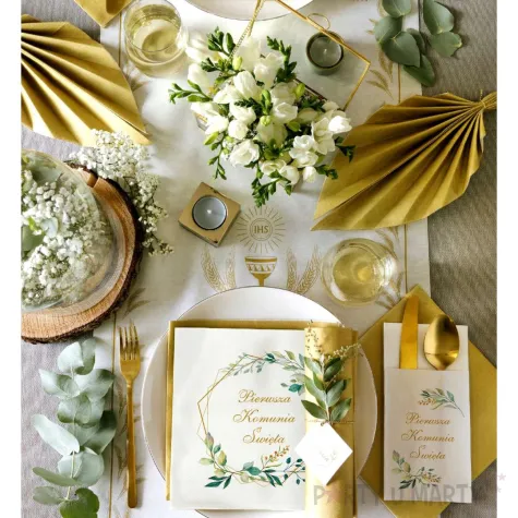 zestaw dekoracji na stol komunia swieta eukaliptus bieznik serwetki i zielone kieszonki 46 sz