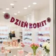 dekoracja do powieszenia na dzien kobiet baner girlanda papierowa gerbery rozowy 2 m