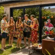 dekoracja do przyklejenia na okno drzwi hawajskie party flaming wakacje lato aloha kwiaty