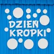 dekoracja do szkoly klasy przedszkola na gazetke tablice napis dzien kropki dot day kropeczki
