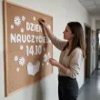 dekoracja do szkoly na gazetke tablice napis dzien nauczyciela kwiaty dzien edukacji narodowej