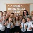 dekoracja do szkoly na gazetke tablice napis dzien nauczyciela kwiaty dzien edukacji narodowej