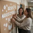 dekoracja do szkoly na gazetke tablice napis dzien nauczyciela kwiaty dzien edukacji narodowej