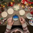 dekoracja na boze narodzenie drewniana zawieszka bombka decoupage diy do ozdobienia 70x77 mm