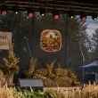 dekoracja na dozynki festyn wiejski festiwal zakonczenie zniw ozdoba na okno drzwi bocian