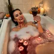 dekoracja na halloween andrzejki swieczka plywajaca krwawe oko galka oczna krew ozdoba sesja x25