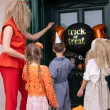 dekoracja na halloween balon foliowy xl cukierek albo psikus trick or treat 63 4 shp