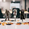dekoracja na halloween drewniana figurka kosciotrup do postawienia 15 cm